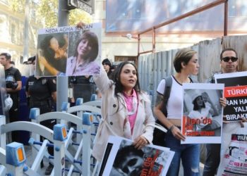 İran Konsolosluğu önünde protesto: Kadınlar İran rejimini alaşağı edecek