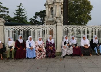 Barış Anneleri Dolmabahçe Sarayı önünde: Kürt anneleri barış istiyor