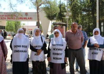 Cezaevi önünde hasta tutuklulara özgürlük talebi