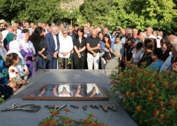 Apê Musa mezarı başında anıldı: Kürtler tükenmeyecek