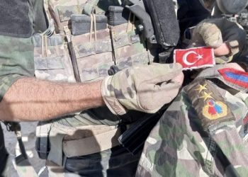 Gazeteci Ezmi: Türkiye DAİŞ konusunda ateşle oynamamalı