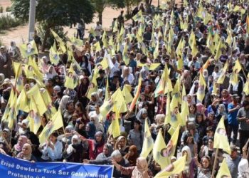Kobanê’de binler Abdullah Öcalan’ın özgürlüğü için yürüdü
