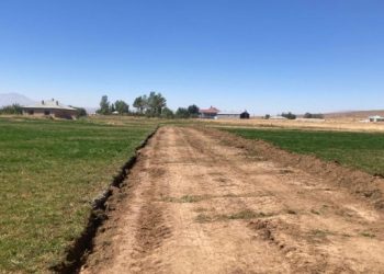 Asker ve korucularla mahalleye giren DSİ tapulu arazileri kazıyor!