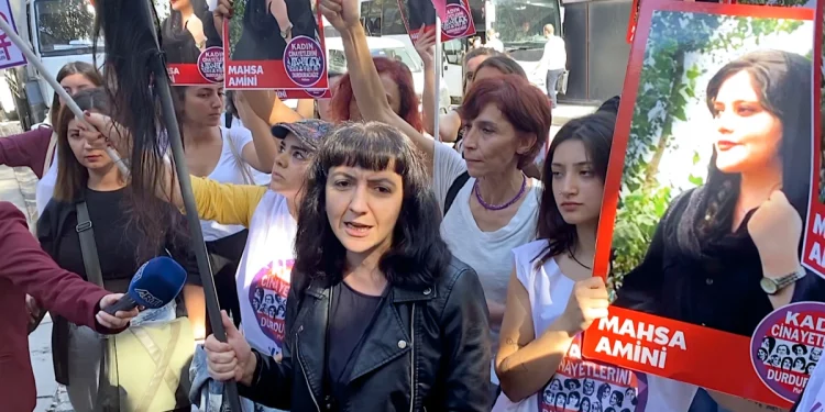 İstanbul’da Bir Kez Daha Mahsa Amini Protestosu