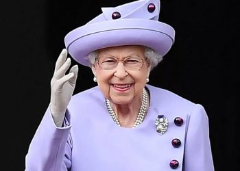 96 yaşındaki İngiltere Kraliçesi 2. Elizabeth tıbbi gözetim altında