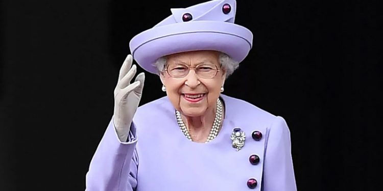 96 yaşındaki İngiltere Kraliçesi 2. Elizabeth tıbbi gözetim altında