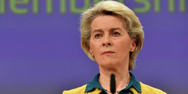 AB Komisyonu Başkanı'nın İtalya hakkındaki sözleri tepki çekti: 'Ya özür diler ya da istifa eder'