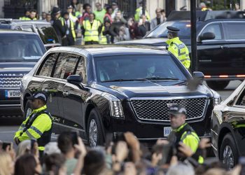 ABD Başkanı Biden ile eşi, Kraliçe 2. Elizabeth'in naaşını ziyaret etti