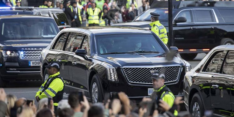 ABD Başkanı Biden ile eşi, Kraliçe 2. Elizabeth'in naaşını ziyaret etti