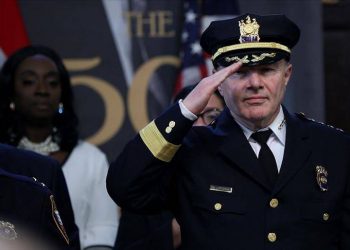 ABD'deki ilk Türk polis şefi, artan suç oranı ve "toplantılarda uyukladığı" gerekçeleriyle görevden alındı