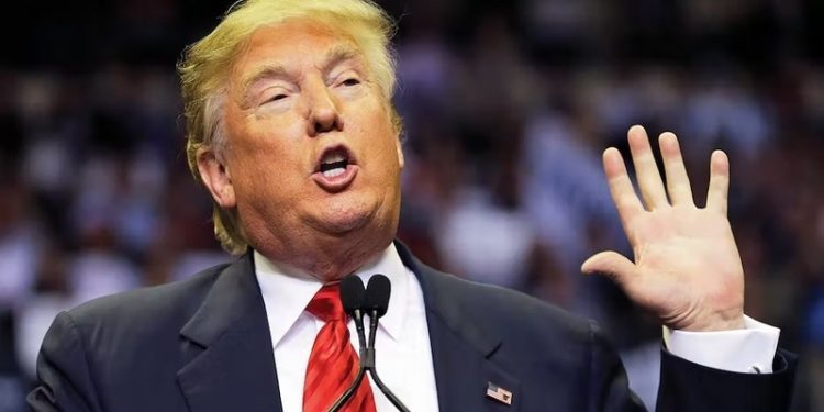 ABD'li yetkililer: Trump, ilk FBI araması sırasında bazı gizli belgeleri gizlemek istedi