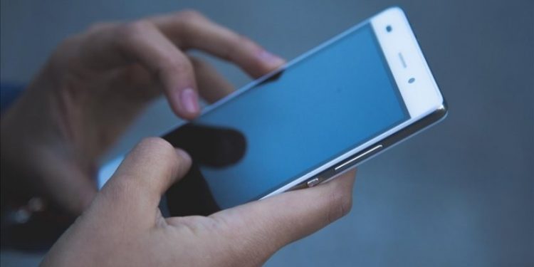 AB'den telefon üreticilerine katı kurallar: Yazılım güncellemesi ürün performansını olumsuz etkileyemeyecek