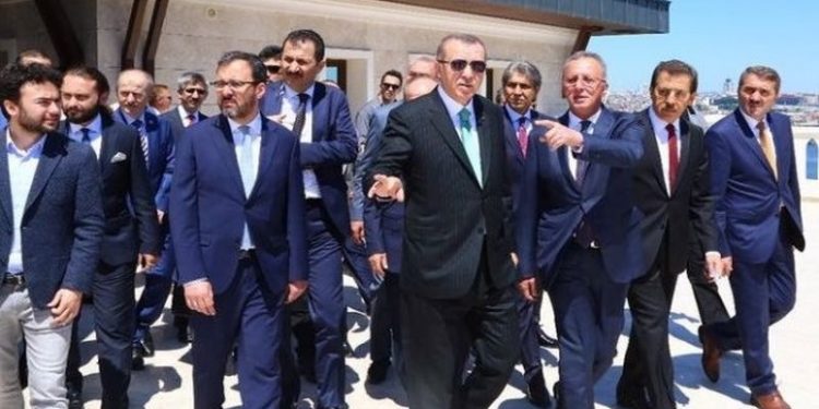 AKP’de 'danışman' hareketliliği iddiası: 'Erdoğan'a zarar veriyorlar, hepsi gözden geçirilmeli'