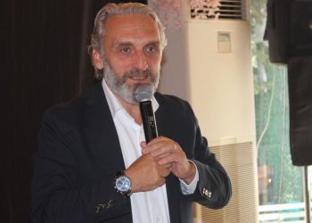 AKP’li Ahmet Hamdi Çamlı: ‘Daha düne kadar Merkel’e yalvarıyorduk’