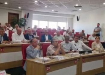 AKP’li Menderes belediyenin yüzme havuzu projesini gerekli bulmadı: Herkesin havuzu var zaten