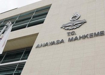 AYM'den derste anlattıkları yüzünden ceza alan akademisyen için 'ifade özgürlüğünün ihlali' kararı