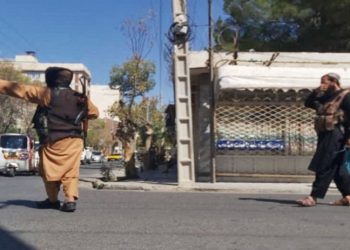 Afganistan'da camiye intihar saldırısı: Taliban destekçisi imam dahil 18 kişi öldü