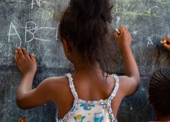 Afrika'da 57 milyon çocuk okula gidemiyor