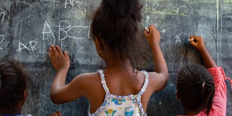 Afrika'da 57 milyon çocuk okula gidemiyor