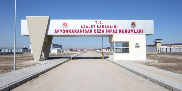 Afyonkarahisar Cezaevi’nde keyfi zulüm; yatarı 4 yıl 8 aydı, 6 yıl 1 aydır tutuklu!