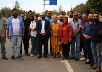 Akkaya’dan konser yasağına tepki: Şarkı söylemeye devam edeceğim