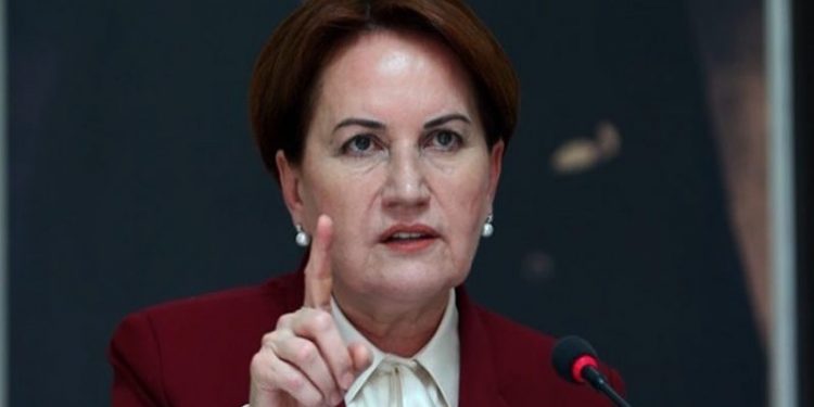 Akşener'in 'yurt dışı' sorusuna öğrenciden 'Koşa koşa giderim' yanıtı
