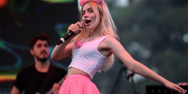 Aleyna Tilki LGBT'lere destek verdi, MHP'li belediye konserini iptal etti
