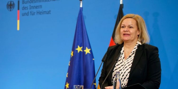 Almanya, seferberlik karşıtı Rus askerlere iltica hakkı tanıyacak