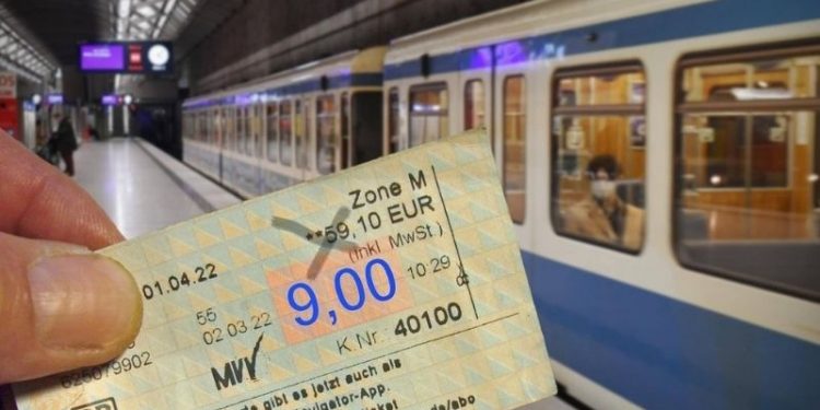 Almanya'da 9 euroluk bilet uygulaması sona erdi, hükümet maliyeti kaldıramıyor