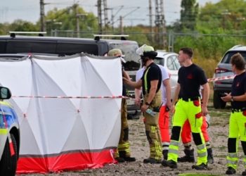 Almanya'da u&ccedil;ak d&uuml;şt&uuml;: 2 kişi hayatını kaybetti