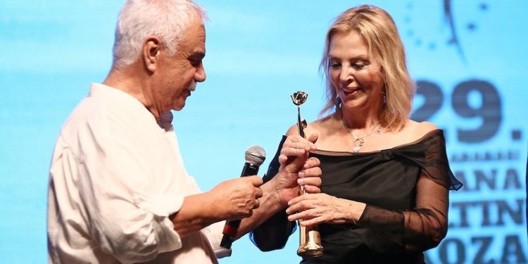 Altın Koza'da 'Onur Ödülleri' Hale Soygazi ve Müjdat Gezen'e gitti