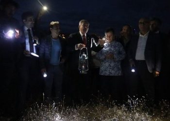 Ankara'da fenerle sosyal konut aradılar: Konutları Ay'a yapmış olmasınlar?