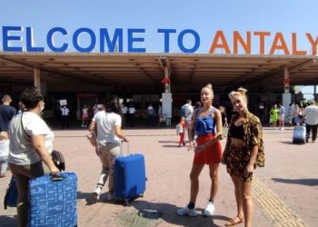 Antalya'ya gelen turist sayısı 10 milyonu aştı