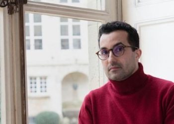 Arap&ccedil;a soyadını değiştirdi, y&uuml;zlerce iş teklifi aldı