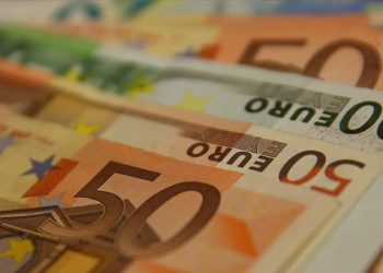 Araştırma: Belçikalıların yüzde 64'ü elektrik ve doğalgaz faturalarını ödeme konusunda endişeli