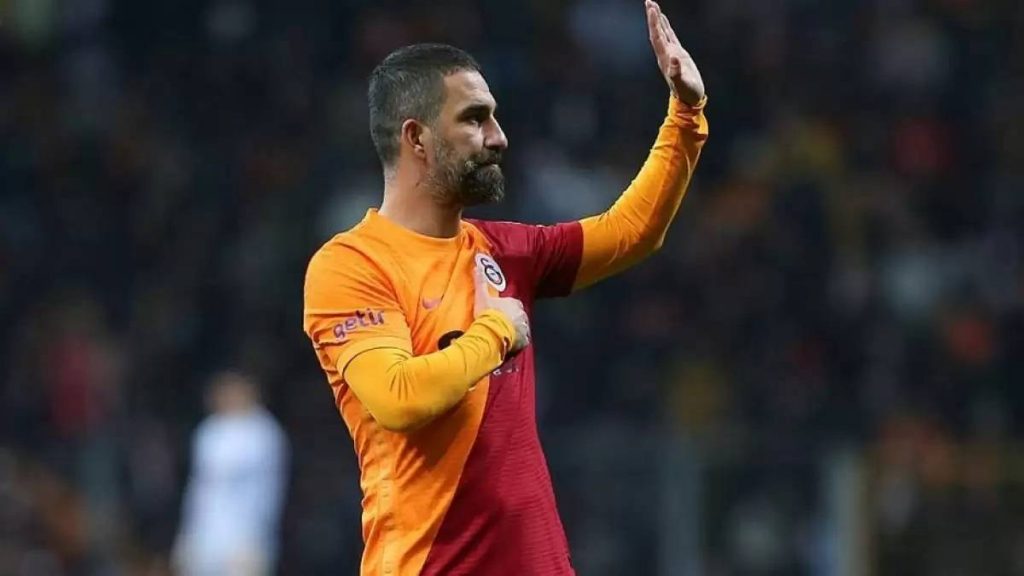 Arda Turan futbolu bıraktı