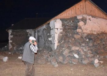 Ardahan'daki deprem nedeniyle Kars'ta 26 yapı hasar gördü