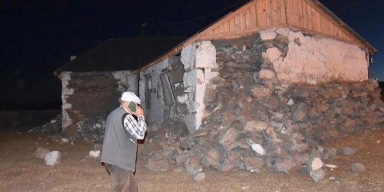 Ardahan'daki deprem nedeniyle Kars'ta 26 yapı hasar gördü