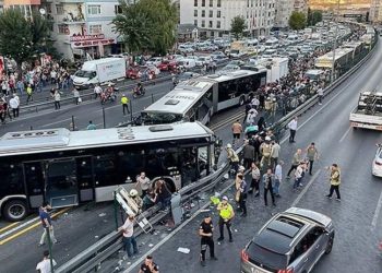 Avcılar'da metrobüs kazası