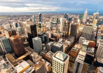 Avustralya iş gücü sıkıntısına çözümü, kalıcı göçmen sayısını artırmakta buldu