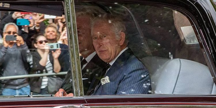 Avustralya ve Yeni Zelanda, Britanya'da tahta geçen Kral III. Charles'a 'biat ettiklerini' açıkladı