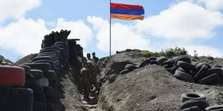 Azerbaycan ve Ermenistan arasındaki çatışmalarda en az 99 asker asker hayatını kaybetti