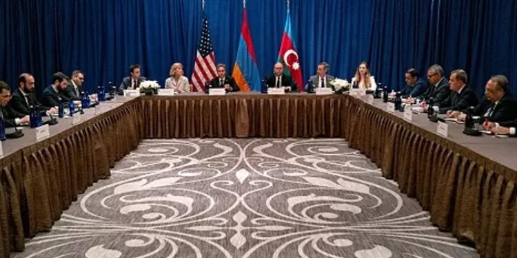 A﻿zerbaycan ve Ermenistan dışişleri bakanları bir araya geldi