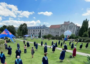 Üniversite Öğrencileri Kalacak Yurt Bulamıyor