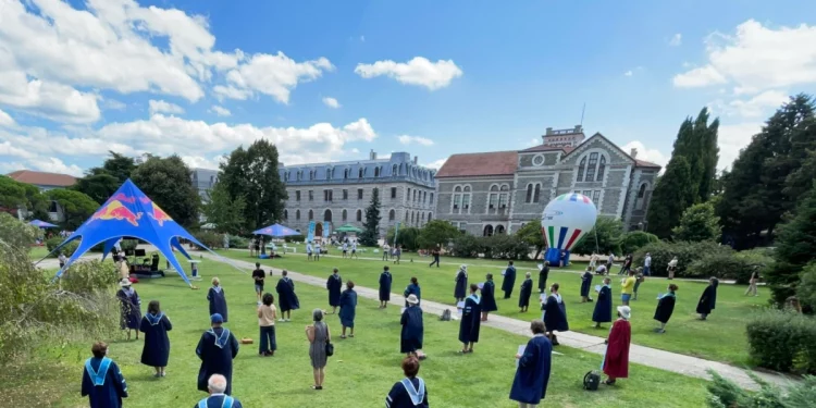 Üniversite Öğrencileri Kalacak Yurt Bulamıyor