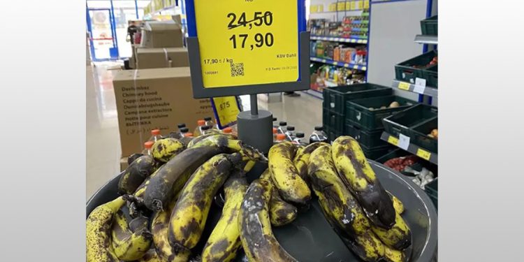 BİM’de küflenmiş muzun 17.90 liradan satılmasına tepki