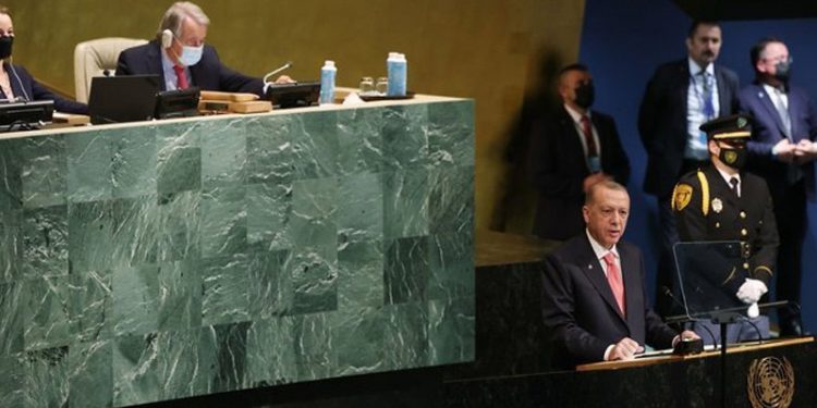 BM Genel Kurulu'nda konuşan Cumhurbaşkanı Erdoğan: Yunanistan tahrik siyasetini bırakmalı, işbirliği ve dayanışma çağrılarımıza kulak vermeli