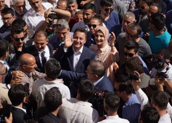 Babacan’dan oğluna iş bulamayan babaya: Biz gelince iş imkanları çoğalır