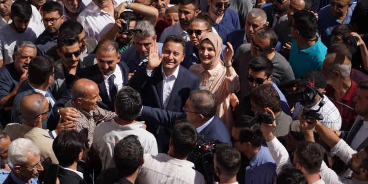 Babacan’dan oğluna iş bulamayan babaya: Biz gelince iş imkanları çoğalır