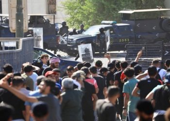 Bağdat'ta Sadr destekçileri Meclis'e yürümek istedi: Çıkan çatışmada yaralananlar var